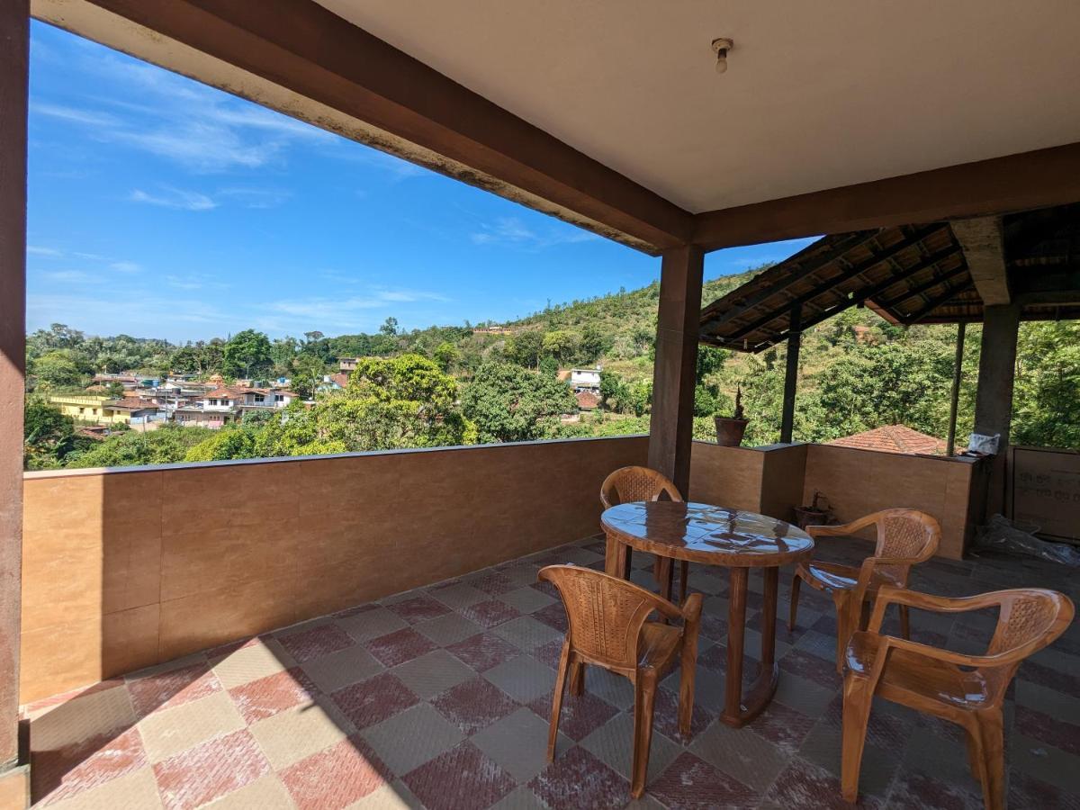 Daisey Dee Homestay Madikeri Luaran gambar
